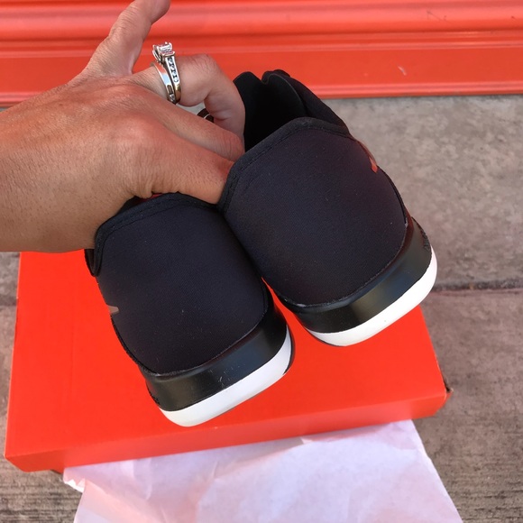 NIKE WOMENS AUTHENTIC Sz 7 New - Picture 4 of 5